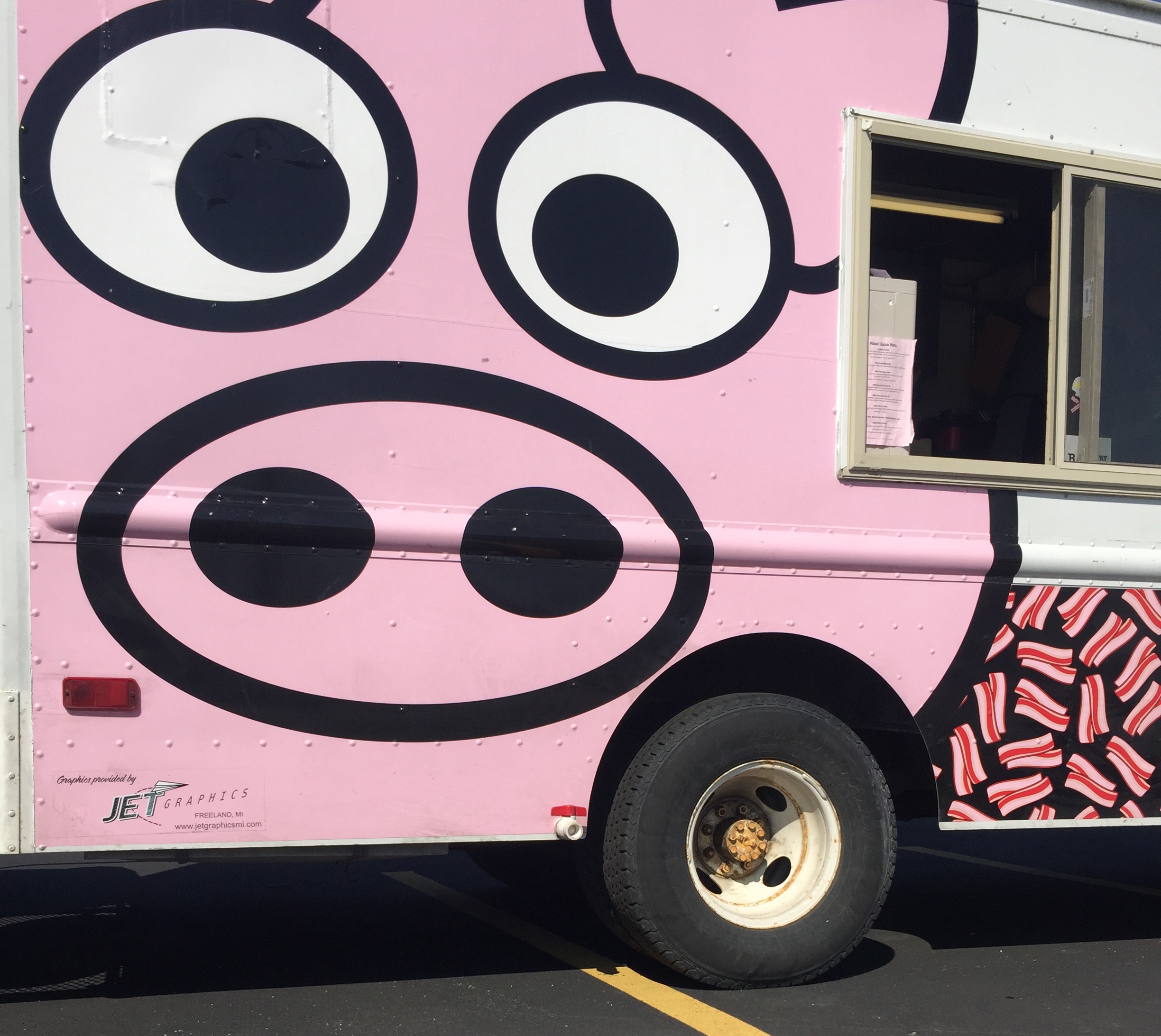 bacon-truck-pig